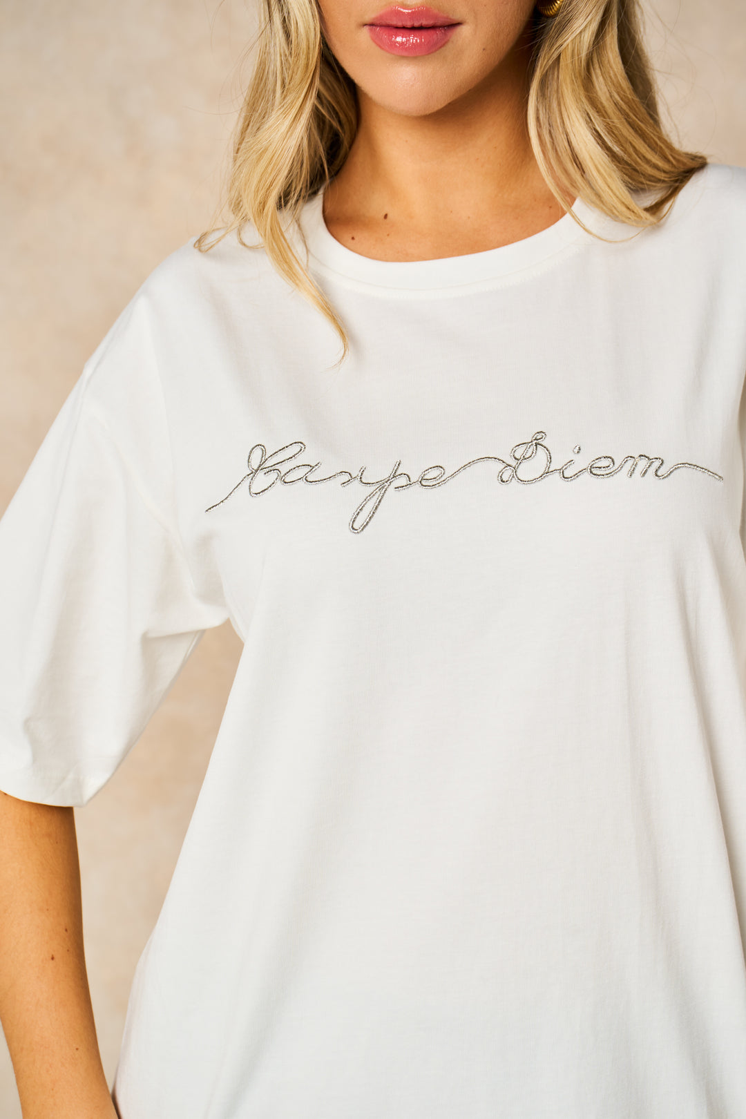 cotton-white-t-shirt-with-silver-carpe-diem-word-print-graphic