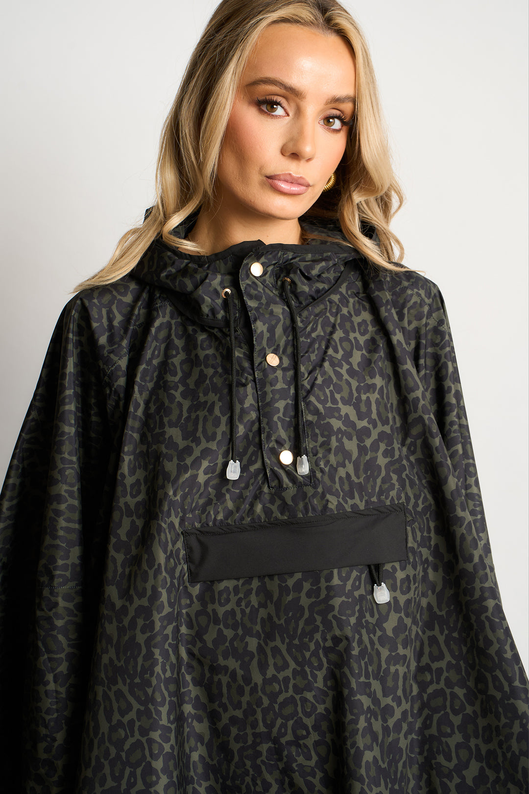 aspen-rain-poncho-khaki-black-leopard-print
