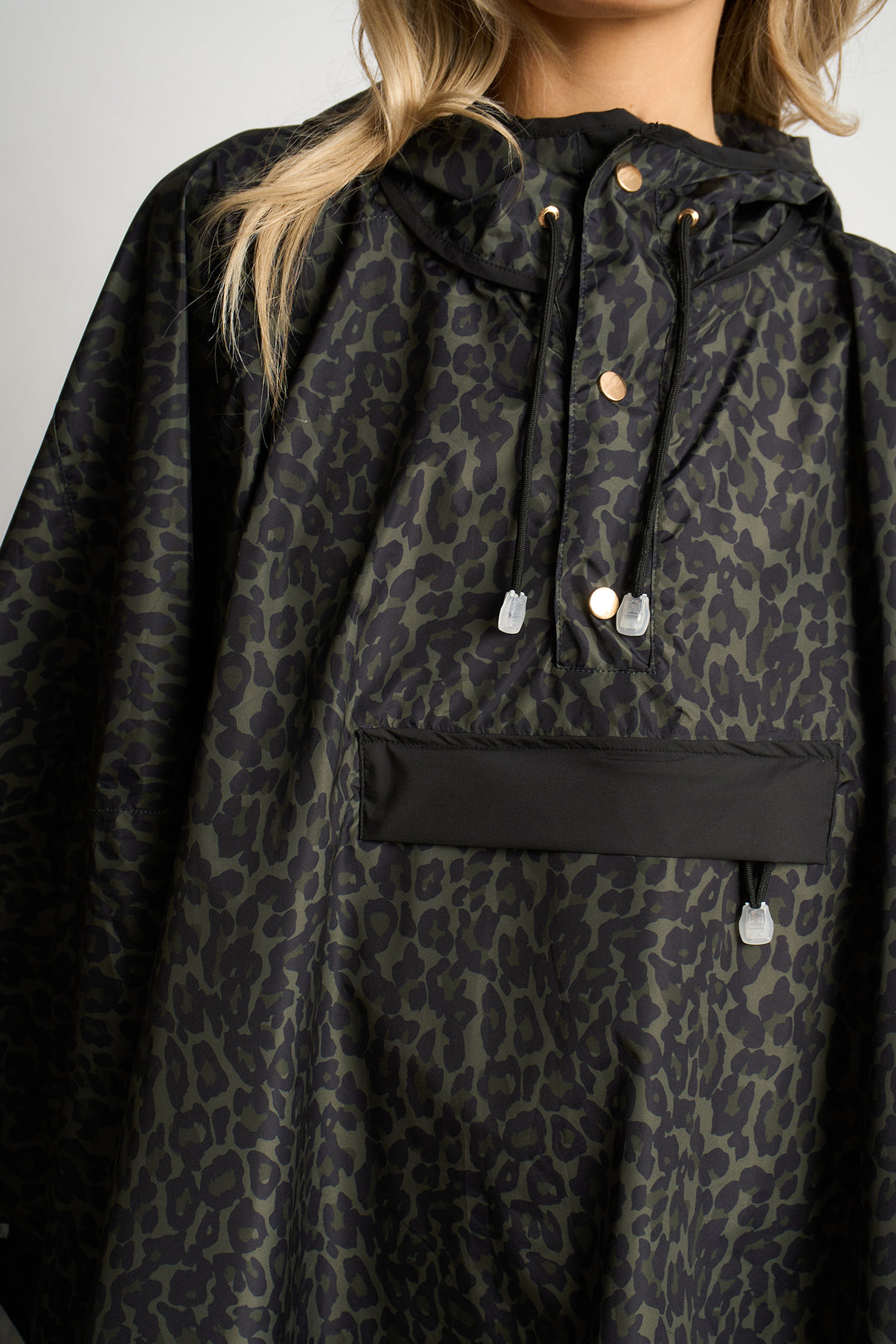 aspen-rain-poncho-khaki-black-leopard-print
