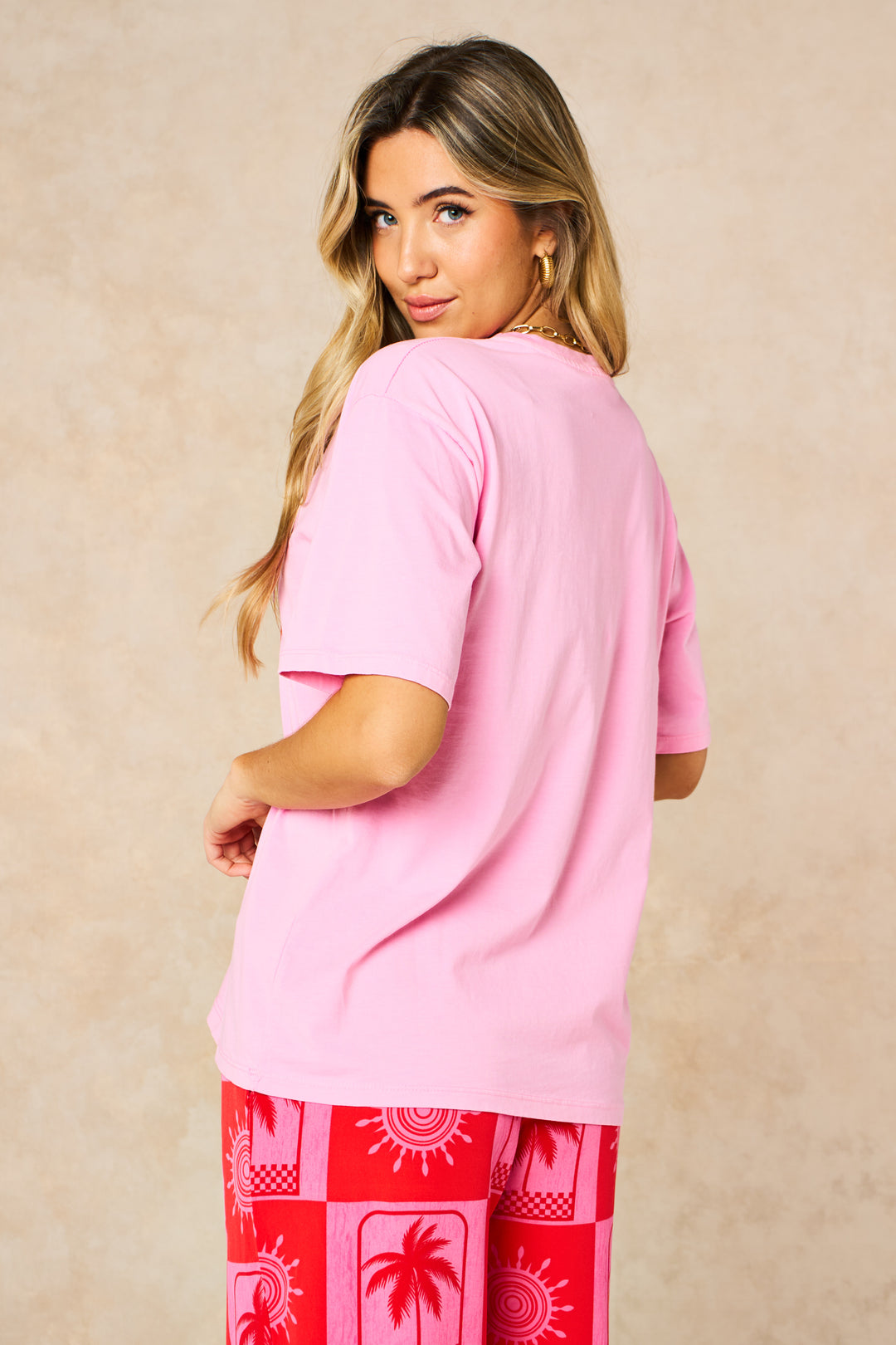 cotton-t-shirt-hot-pink-orange-capri-logo