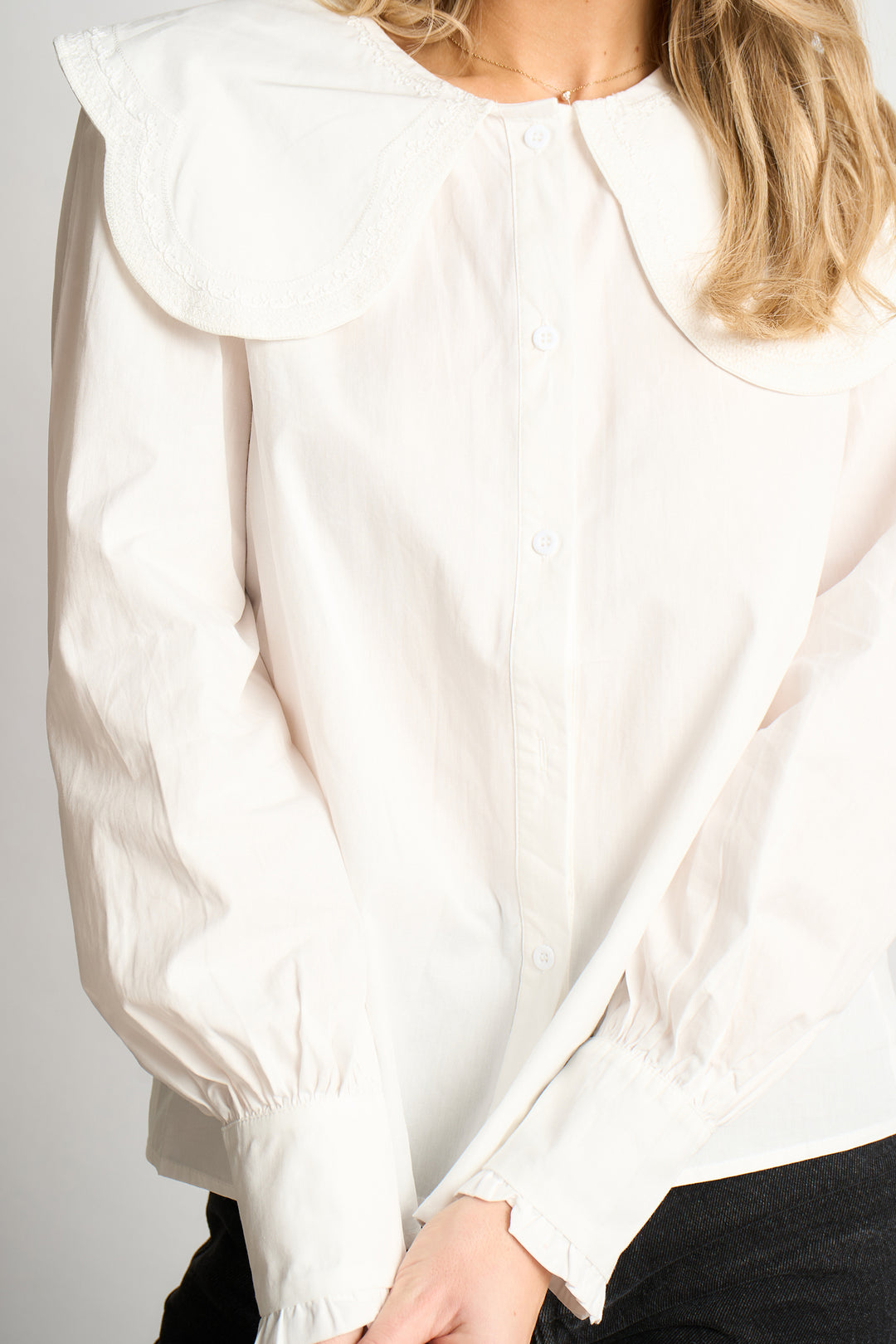 cammie-long-sleeve-cotton-shirt-white-pilgrim-collar-button-front