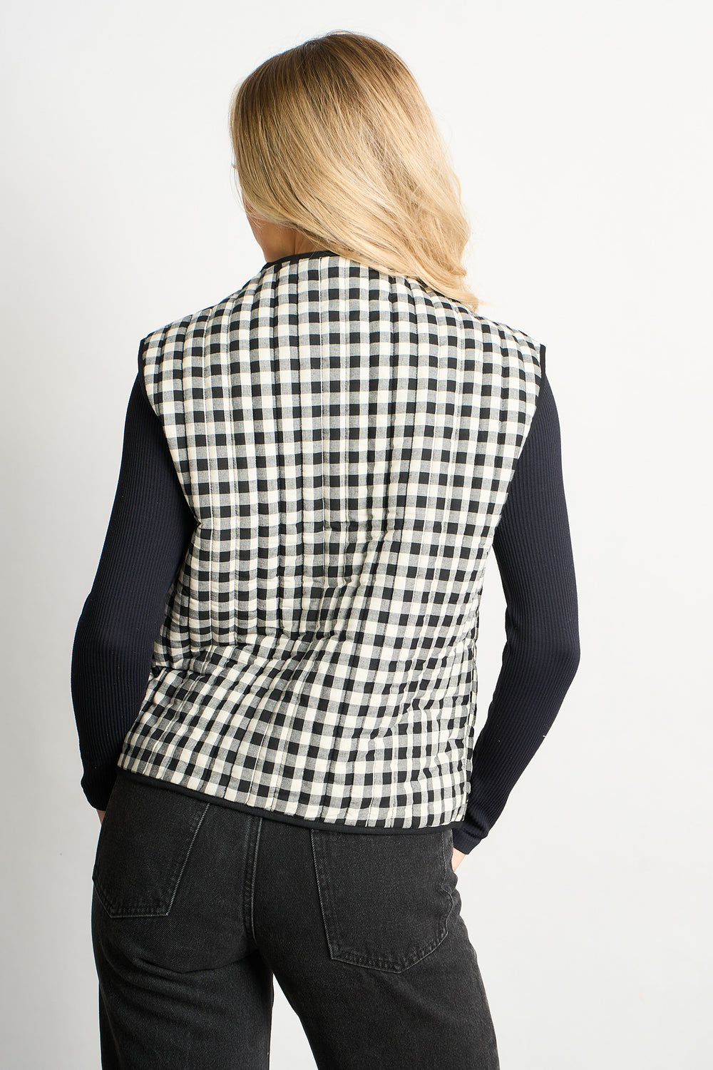 tabby-quilted-reversible-gilet-black-cream-gingham
