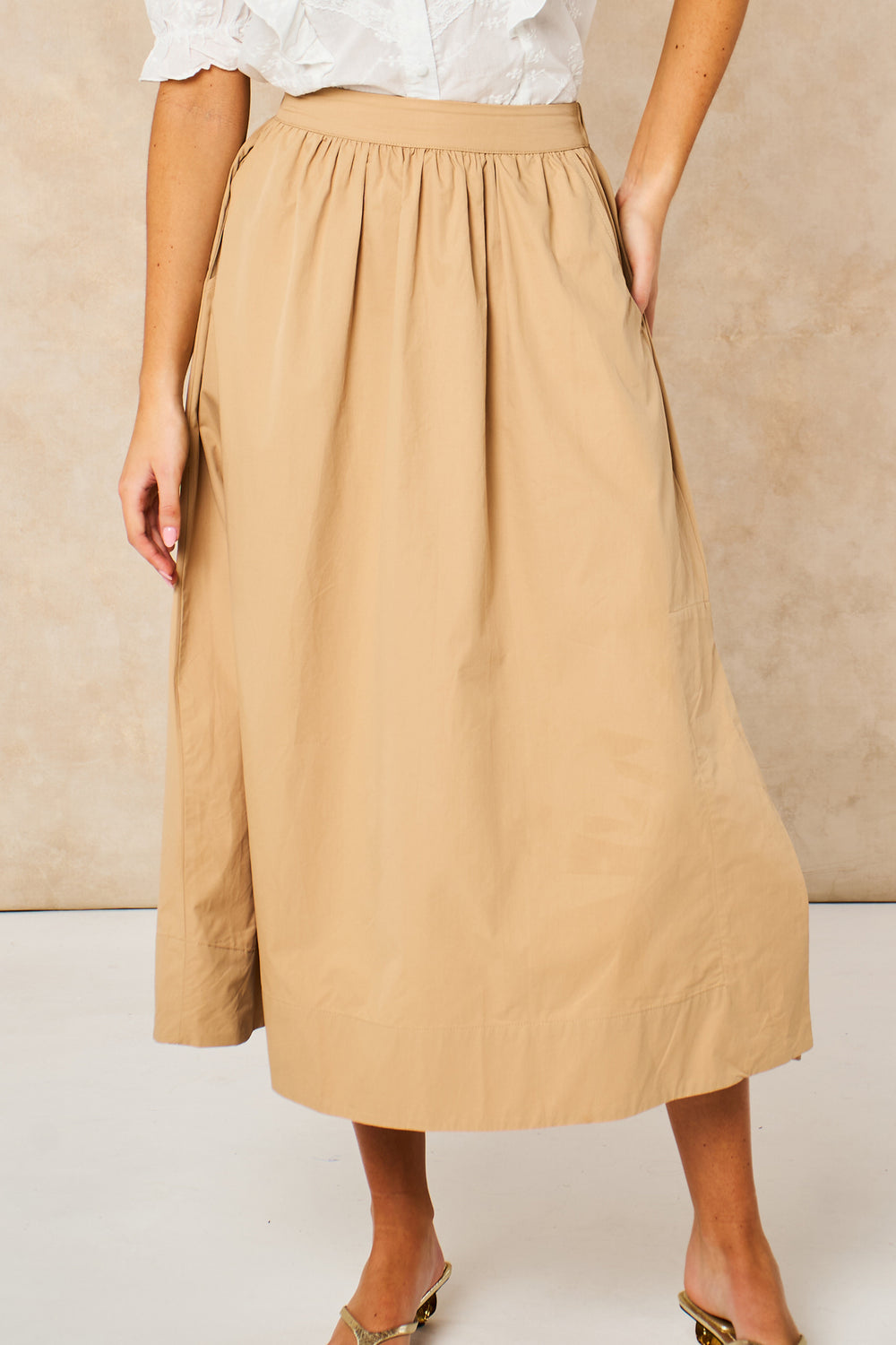 Cotton-Midaxi-Skirt-in-Beige-close-up
