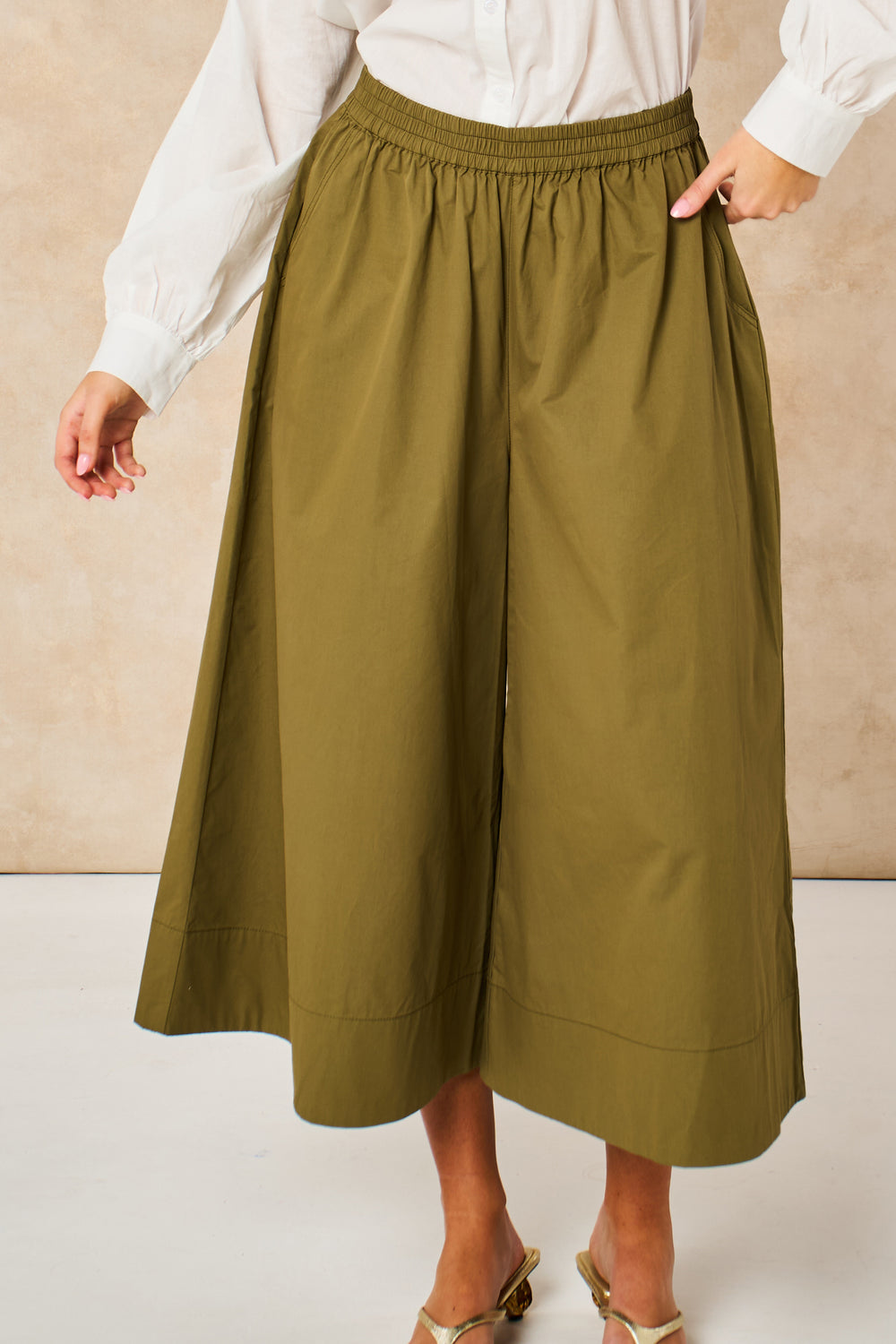 Cropped-Wide-Leg-Cotton-Trousers-in-Khaki-Front