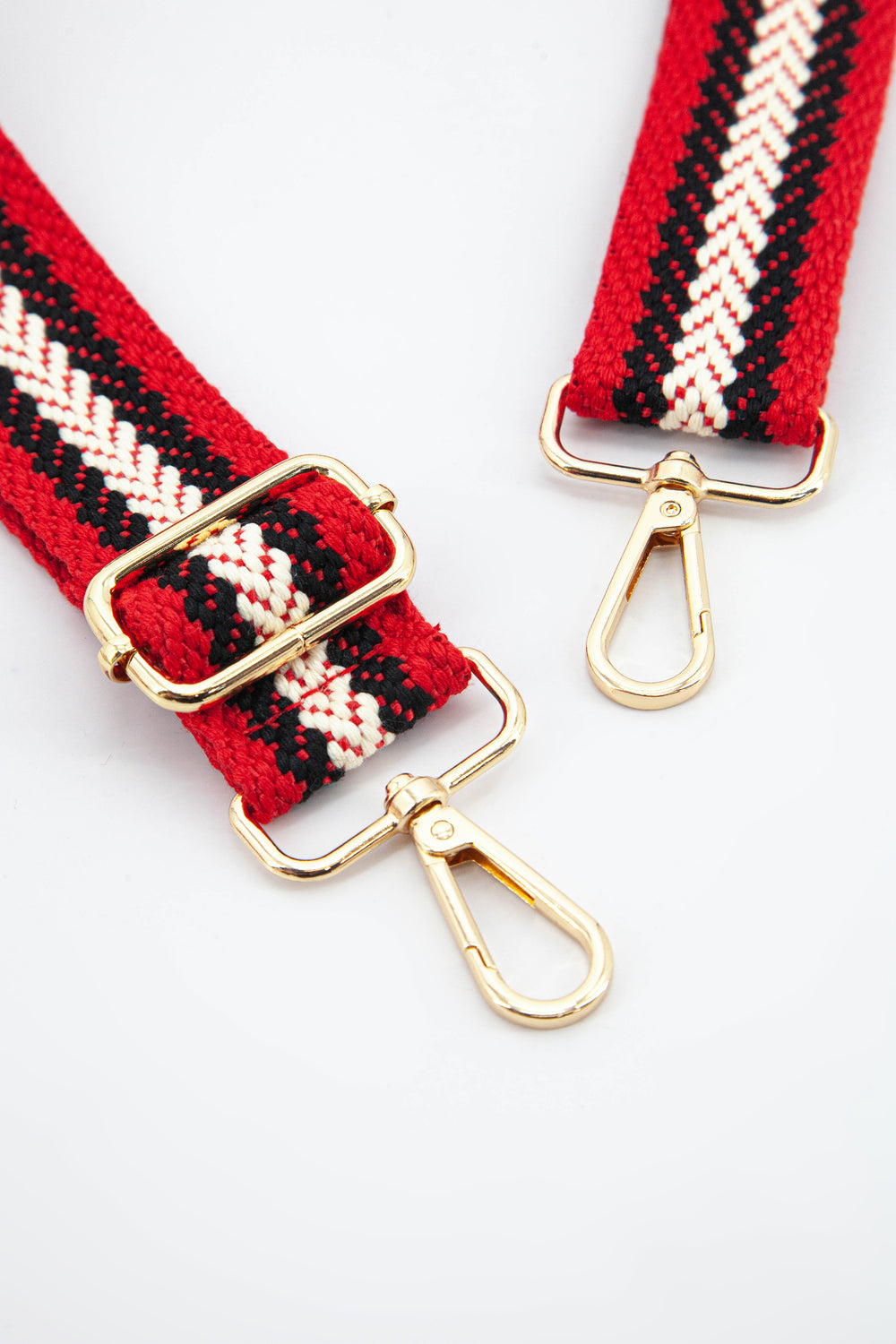 close up of the gold clip on snap hooks and woven material