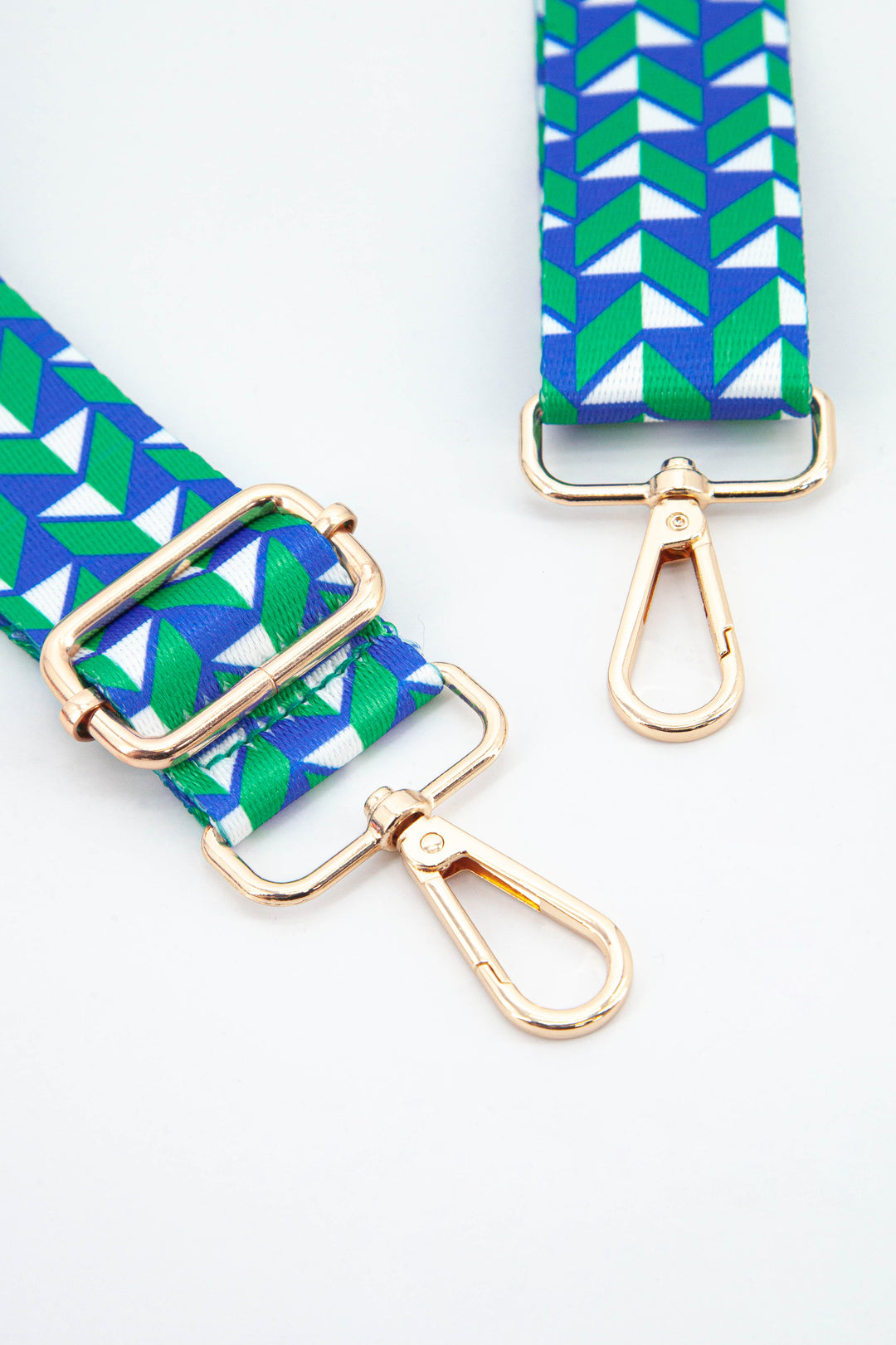 close up of the gold clip on snap hook attachments and the green and blue 3d effect chevron pattern