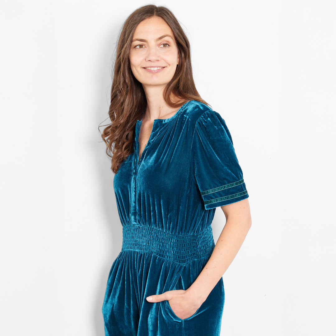 lydia-v-neck-jumpsuit-teal-velvet-close-up-pockets