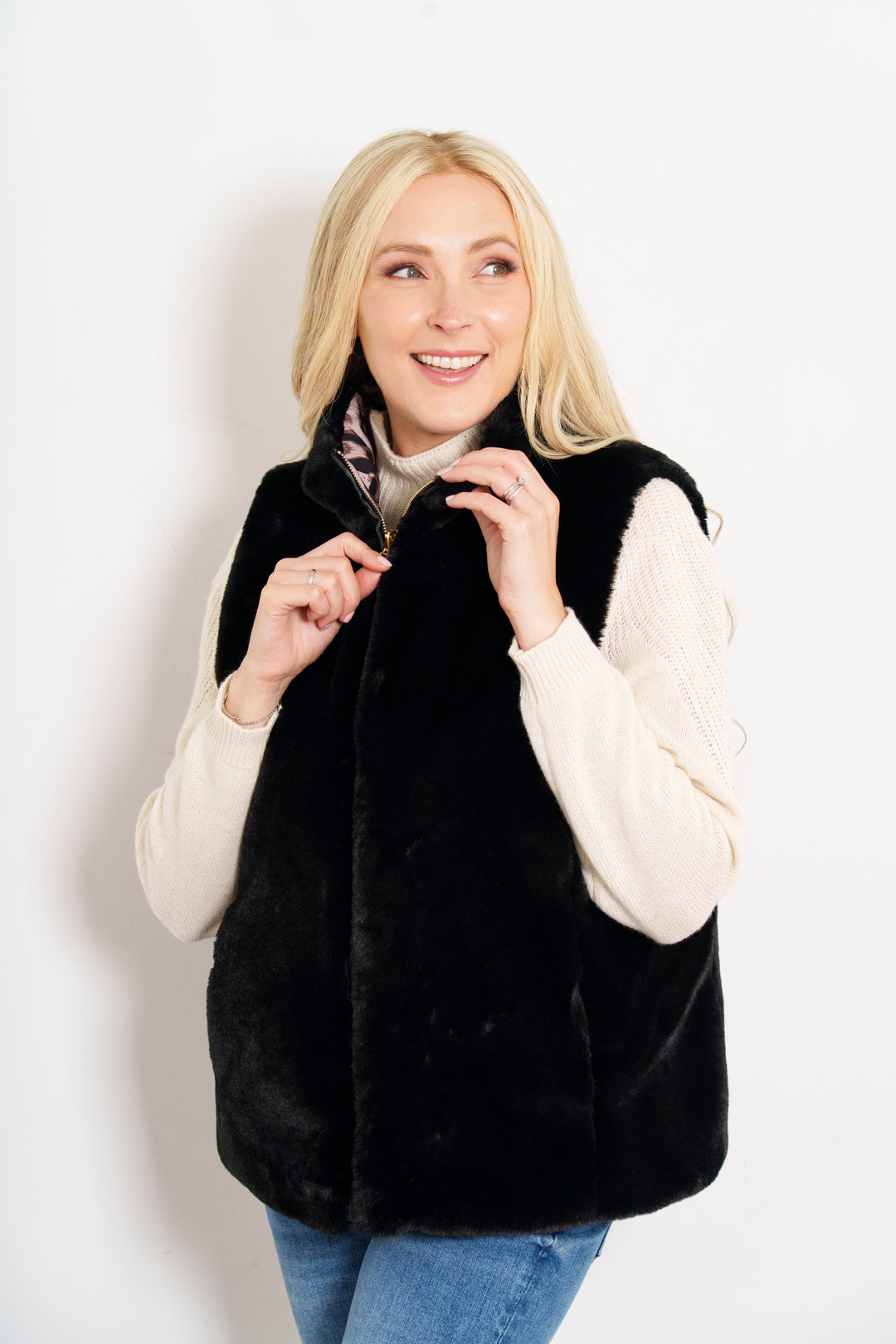 tamsin-faux-fur-lined-reversible-gilet-natural-leopard-black-inside-out-zip-up