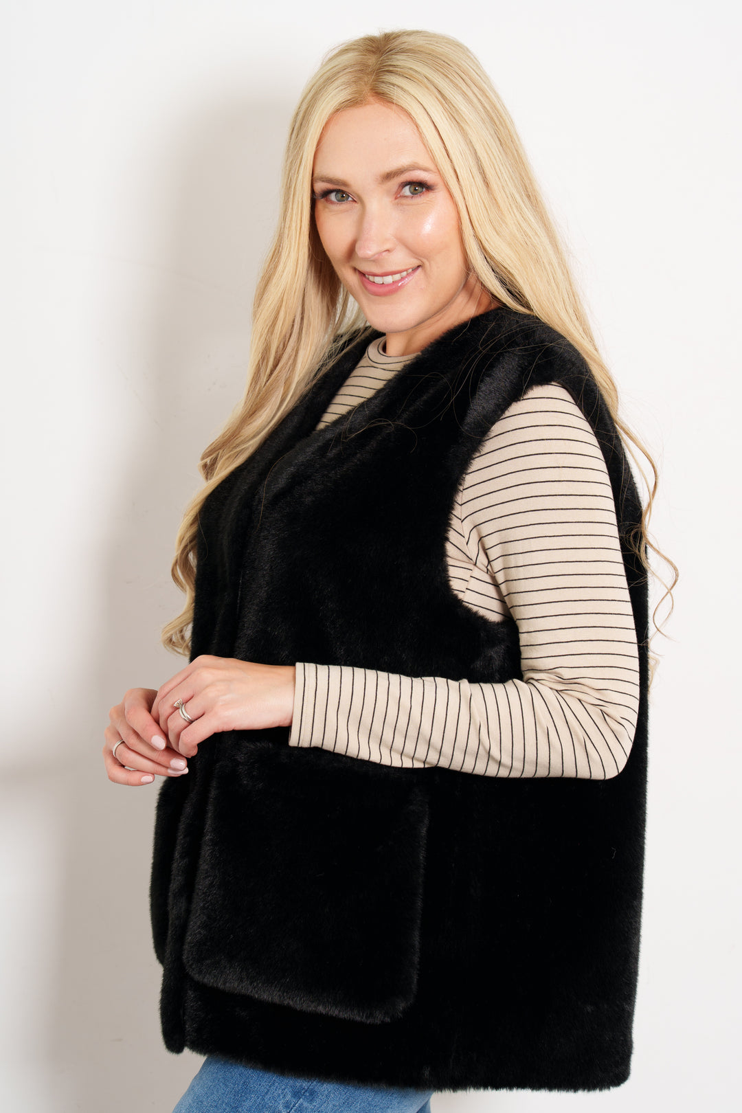 saskia-v-neck-gilet-black-faux-fur-warm-sleeveless-jacket