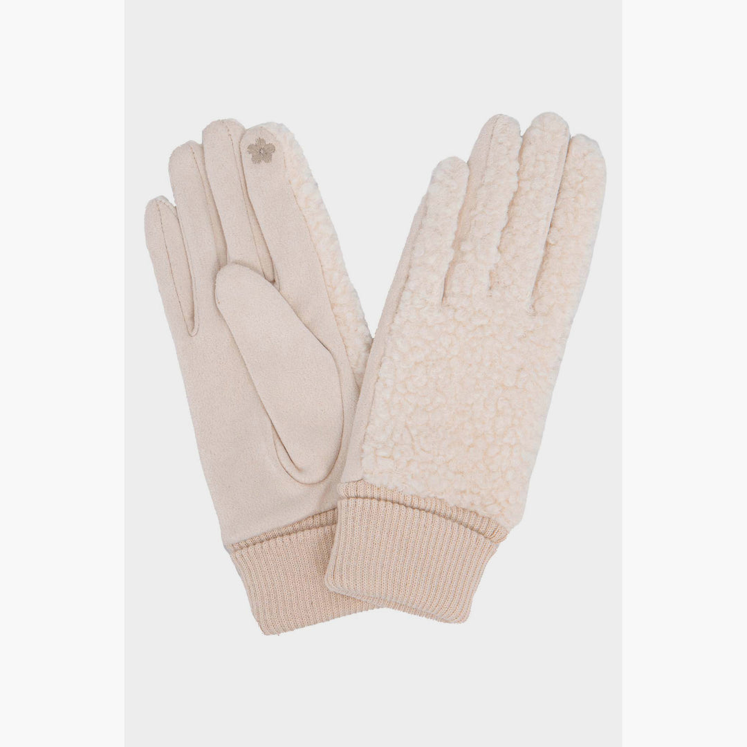 winnie-cream-borg-fleece-gloves-close-up-fleecy-material