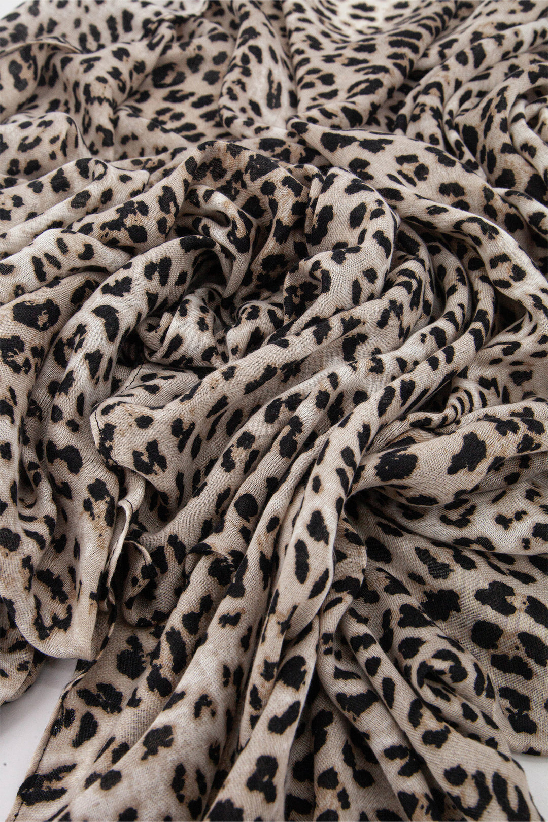 miley-white-leopard-lightweight-scarf-close-up