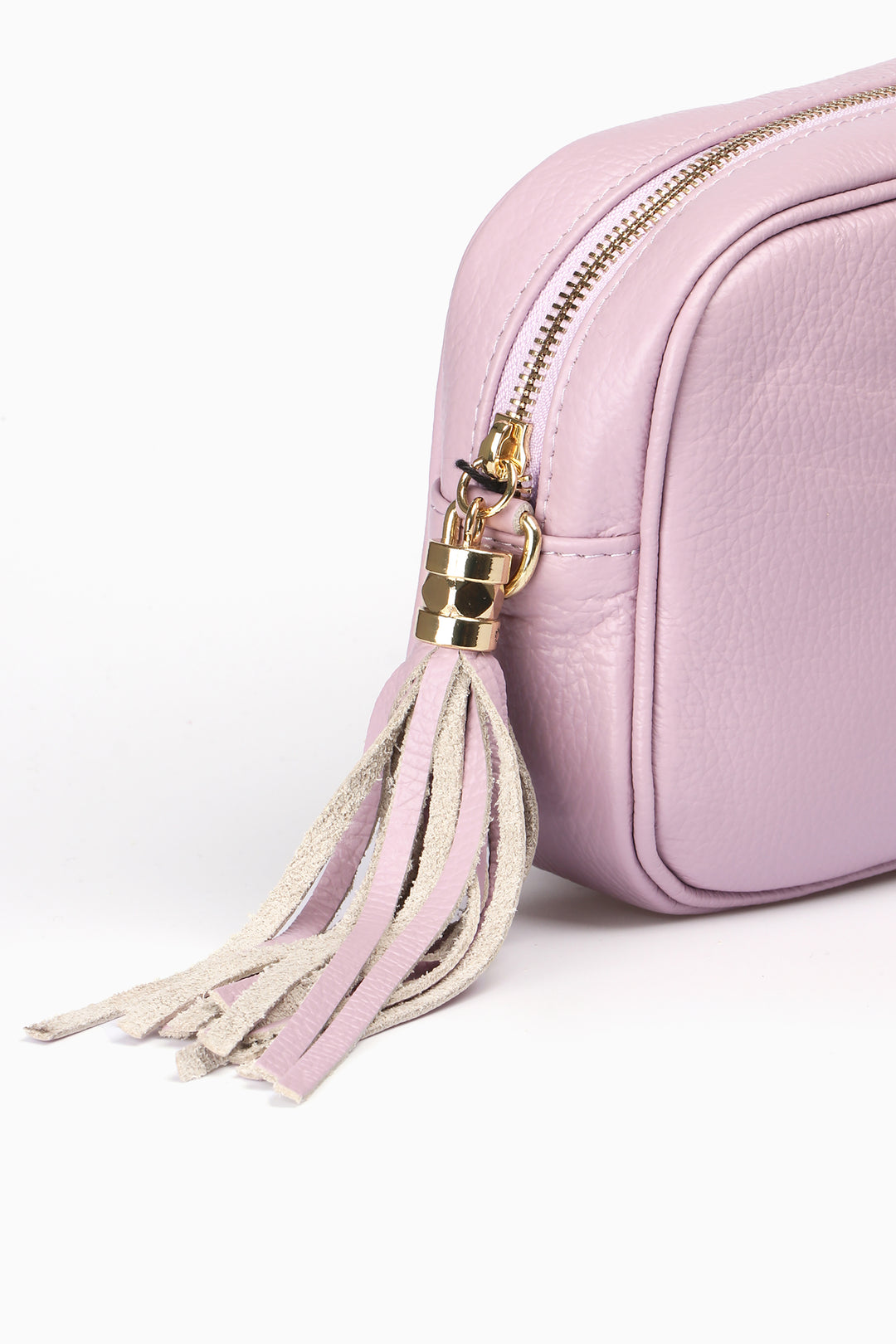 close up of the leather tassel on on the zipper closure of the camera bag