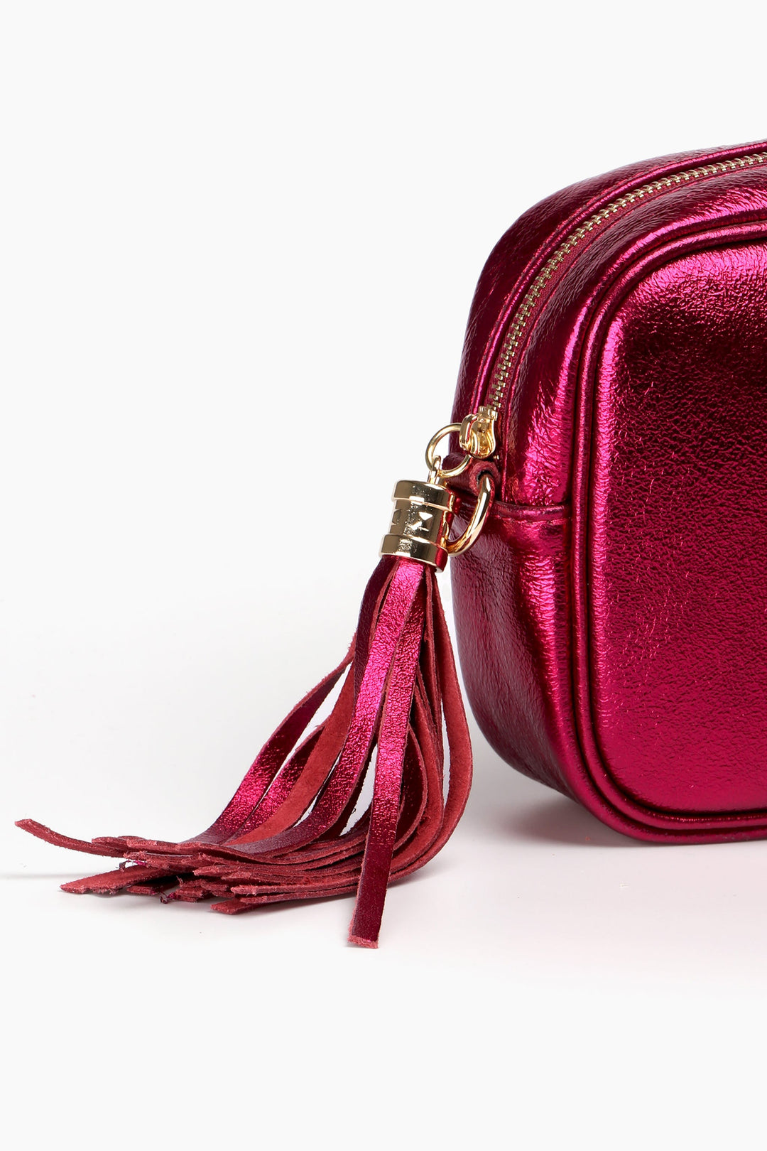 close up of the leather tassel on on the zipper closure of the camera bag