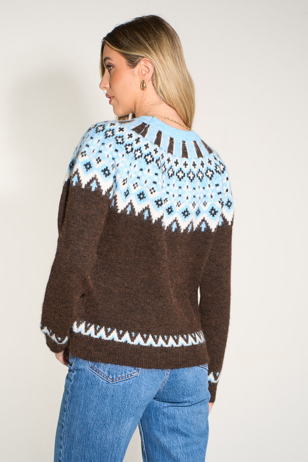 nordic-style-jumper-in-brown-blue-back