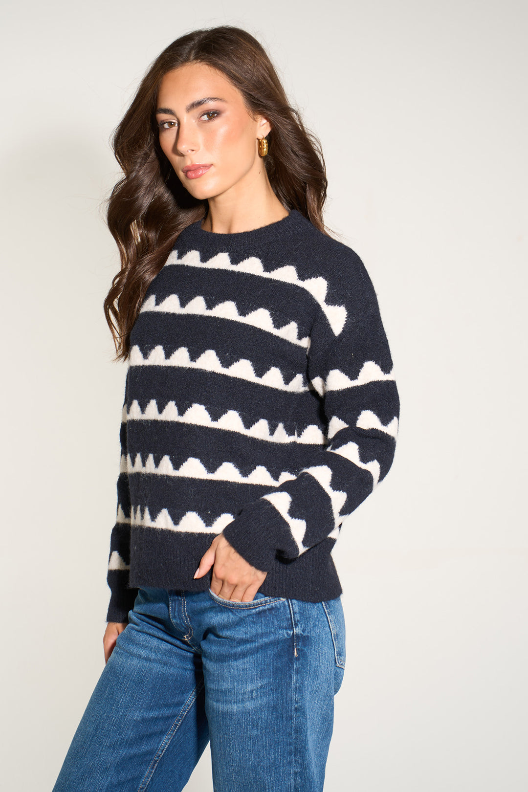 wave-print-jumper-in-black-white-side