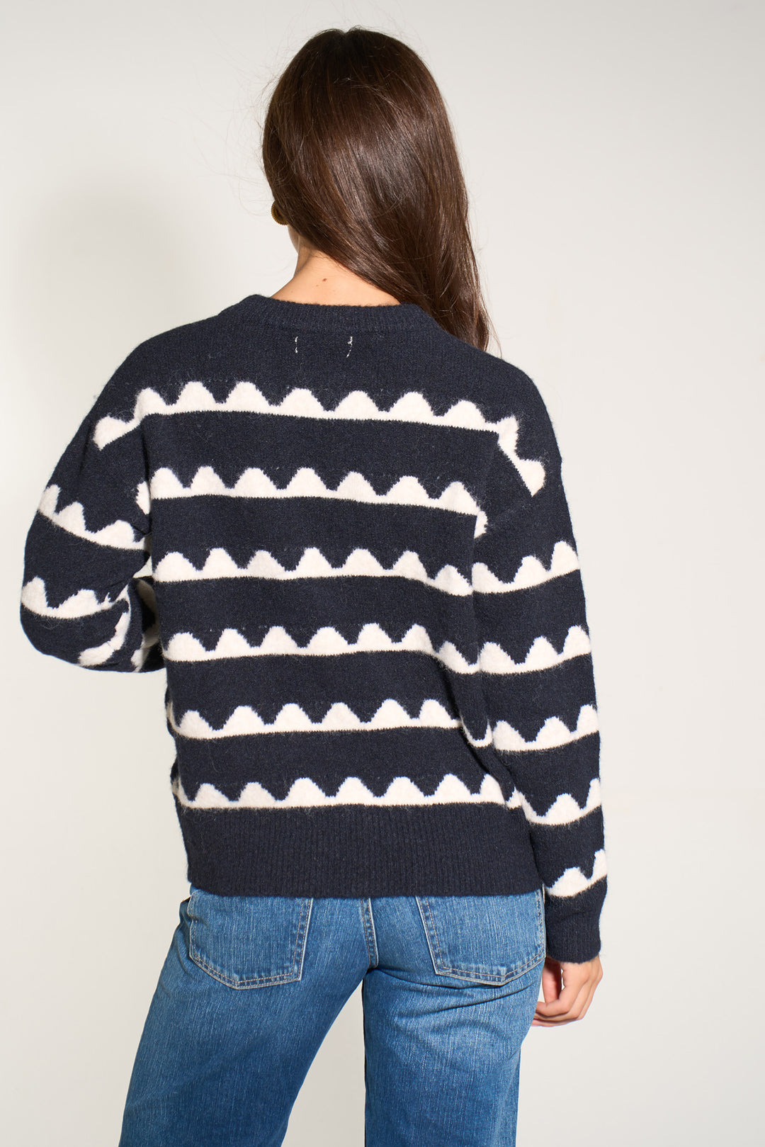 wave-print-jumper-in-black-white-back