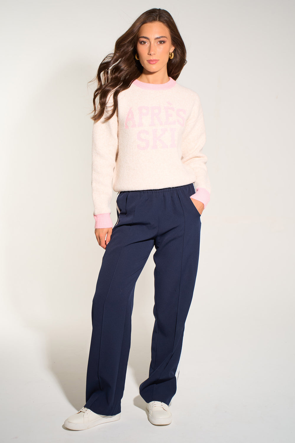 apres-ski-jumper-in-cream-pink-styled-casual