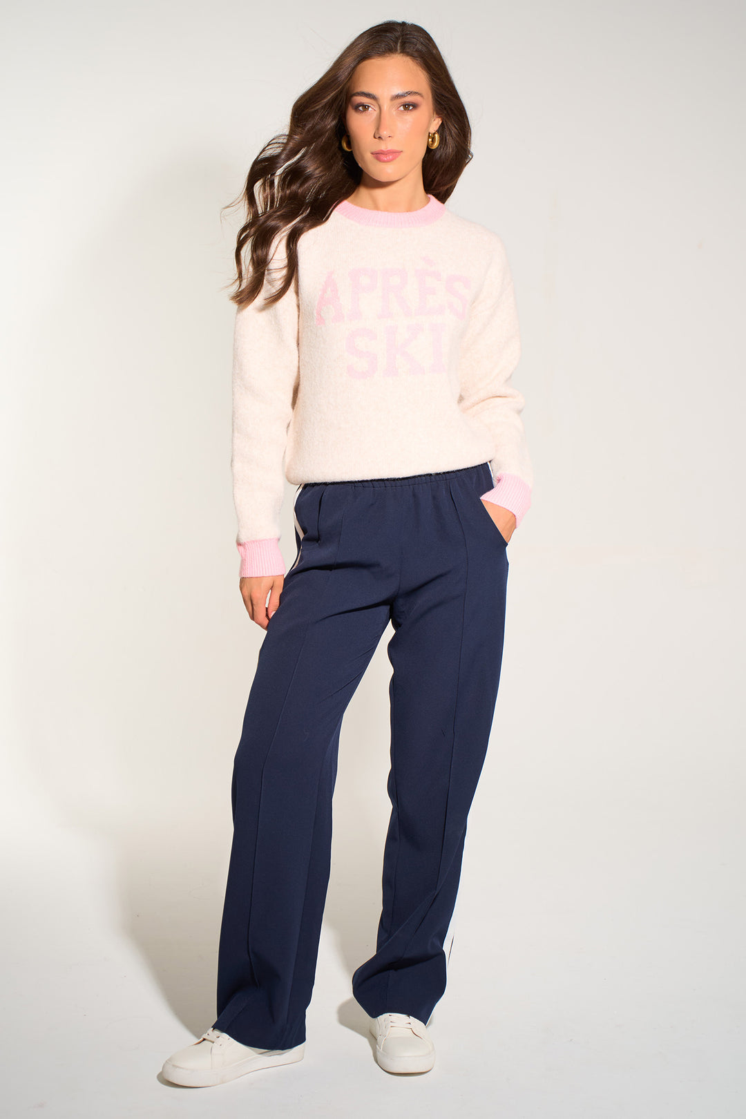 apres-ski-jumper-in-cream-pink-styled-casual