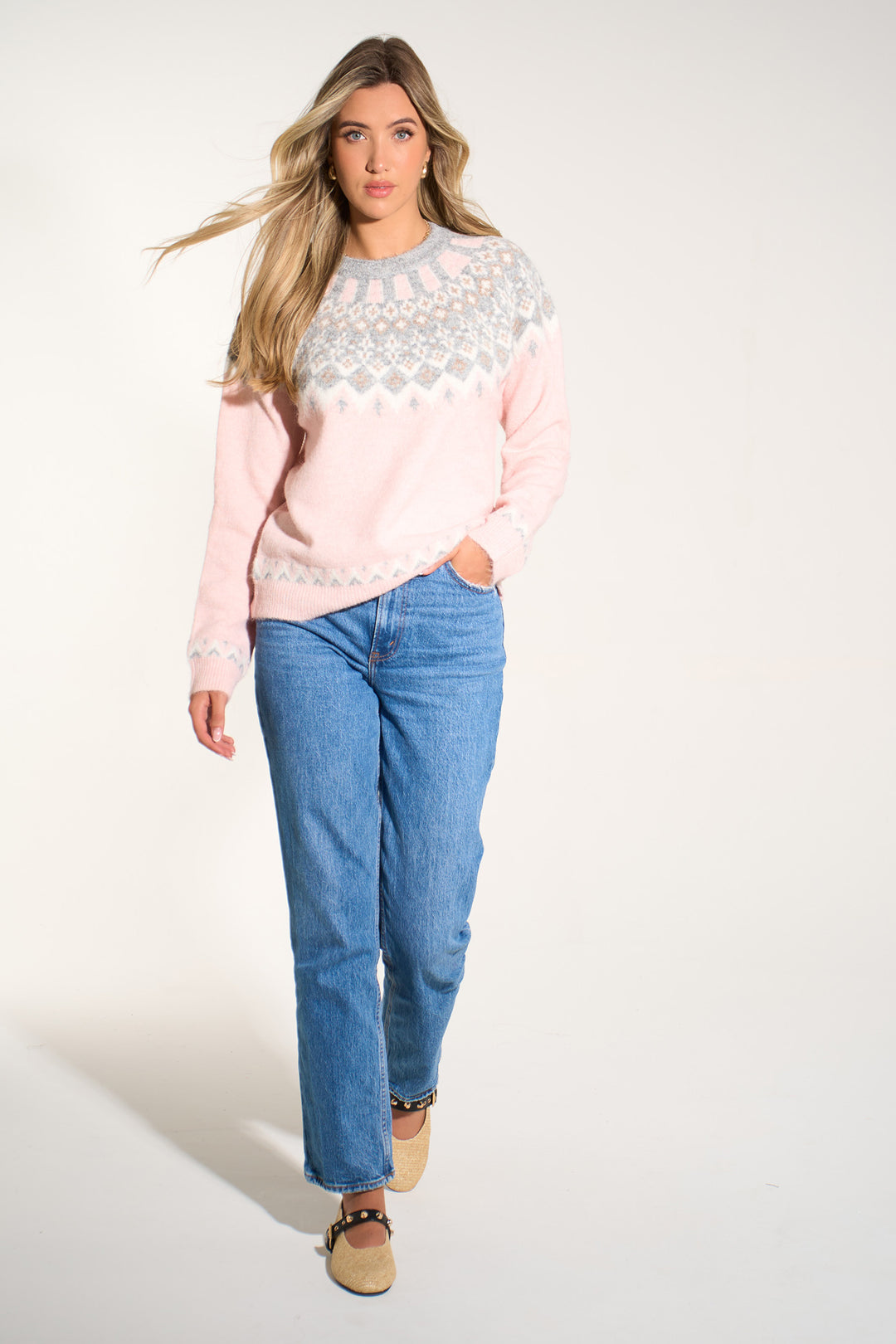 nordic-style-jumper-in-pink-grey-styled-casual